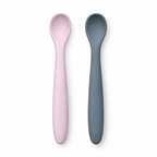 Roze en blauwe siliconen babylepel van Heppiekids – set van 2
